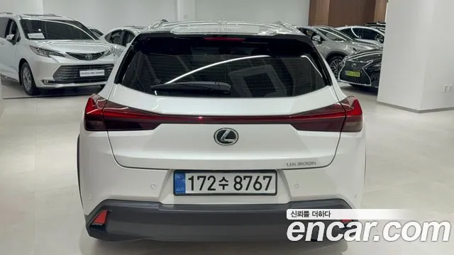 Lexus UX UX300h — Фото автомобиля 4