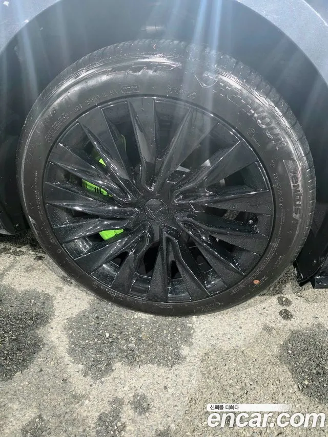 Tesla Model 3 — Фото автомобиля 14