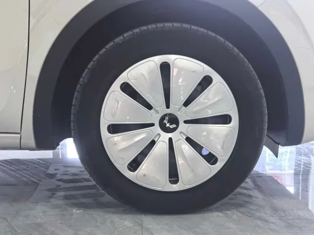 Wuling Bingo — Фото автомобиля 9
