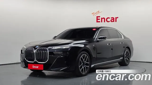 Фотография автомобиля — BMW 7 Series G70