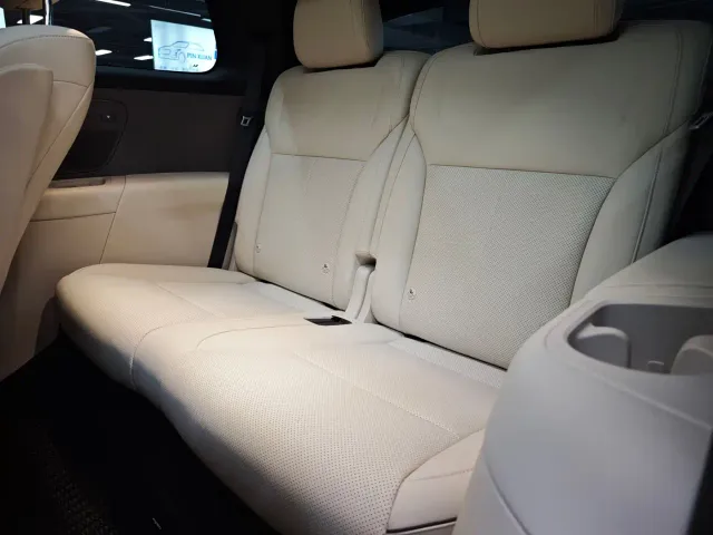 Li Auto i8 — Фото автомобиля 7