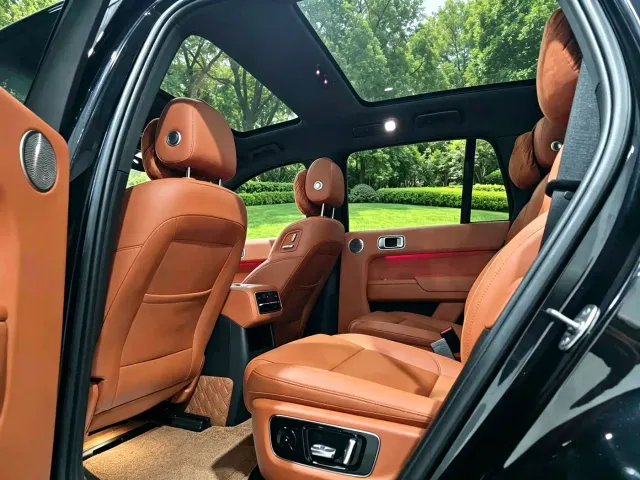 Li Auto L8 — Фото автомобиля 9