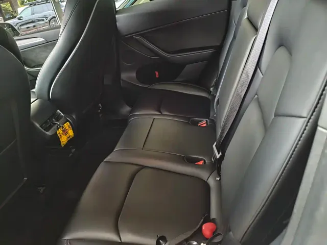 Tesla Model Y — Фото автомобиля 6