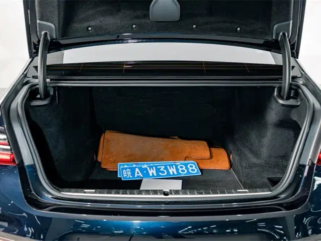 BMW 7 Series — Фото автомобиля 27