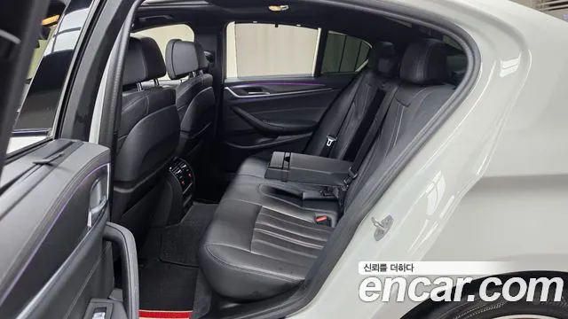 BMW 5 Series G30 — Фото автомобиля 16