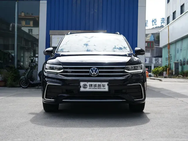 Volkswagen Tiguan L — Фото автомобиля 2