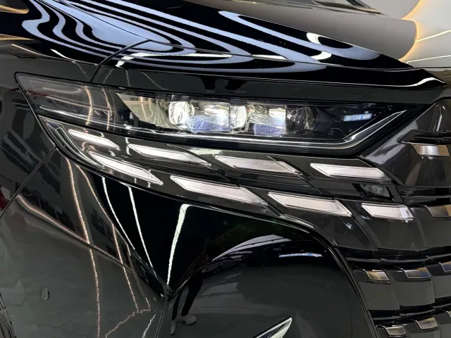 Toyota Alphard — Фото автомобиля 5