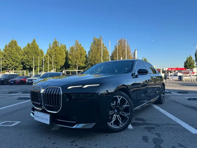 BMW 7 Series — Фото автомобиля 4