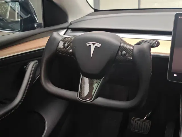 Tesla Model Y — Фото автомобиля 10