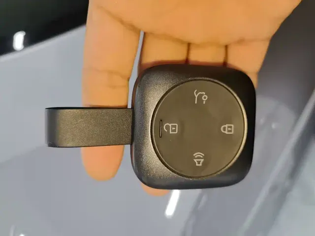 Volvo XC70 Plug-in Hybrid — Фото автомобиля 8