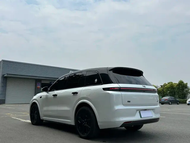 Li Auto L8 — Фото автомобиля 4