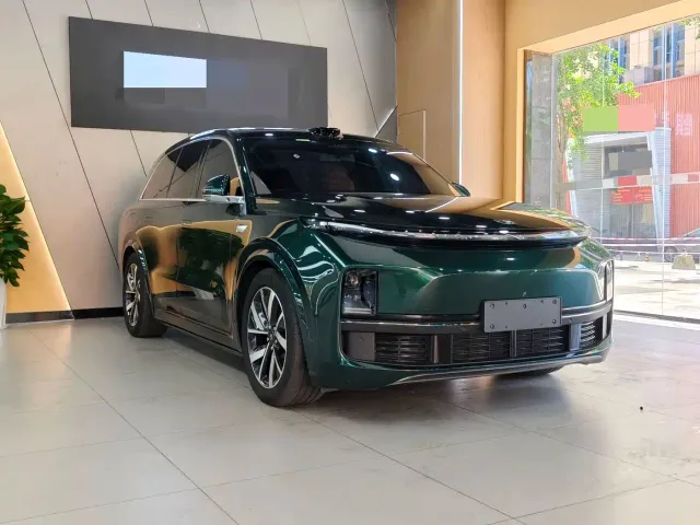 Li Auto L8 — Фото автомобиля 3
