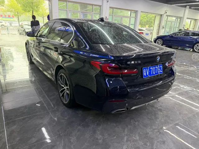 BMW 5 Series — Фото автомобиля 11