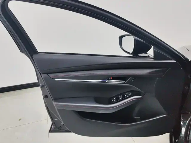 Mazda Axela — Фото автомобиля 7