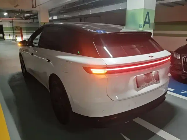 Li Auto i6 — Фото автомобиля 4