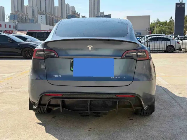 Tesla Model Y — Фото автомобиля 7