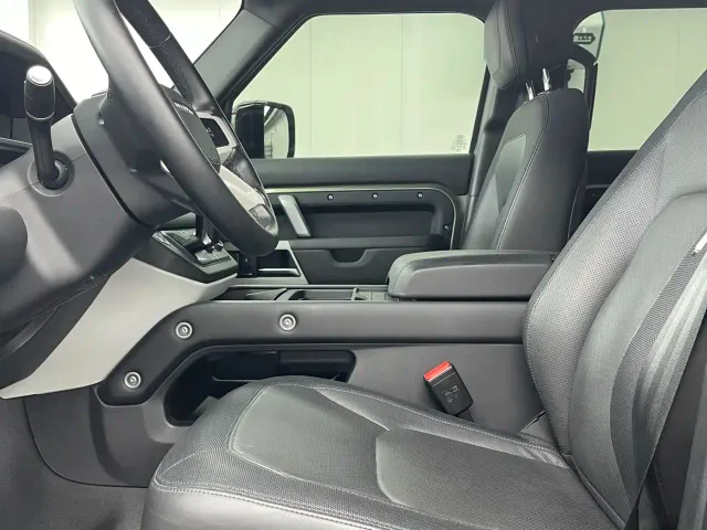 Land Rover Defender — Фото автомобиля 4