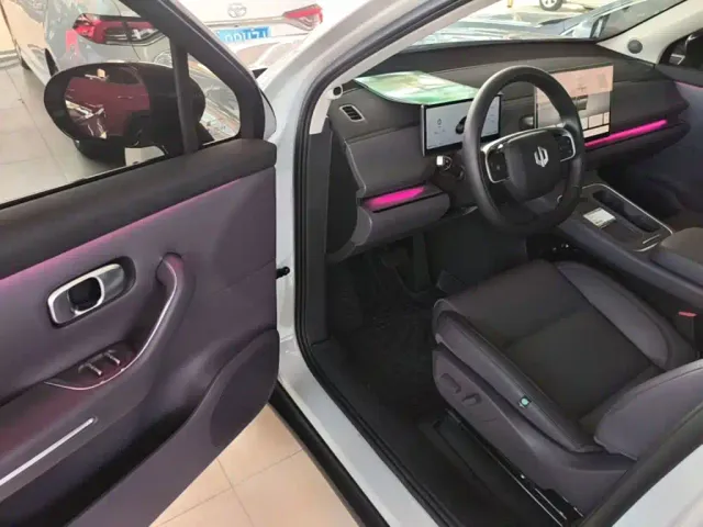Leapmotor C10 — Фото автомобиля 15