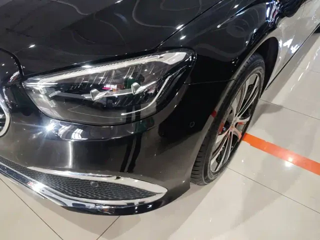 Mercedes-Benz E-Class — Фото автомобиля 23