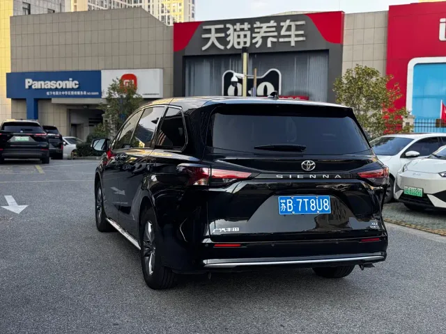 Toyota Sienna — Фото автомобиля 9