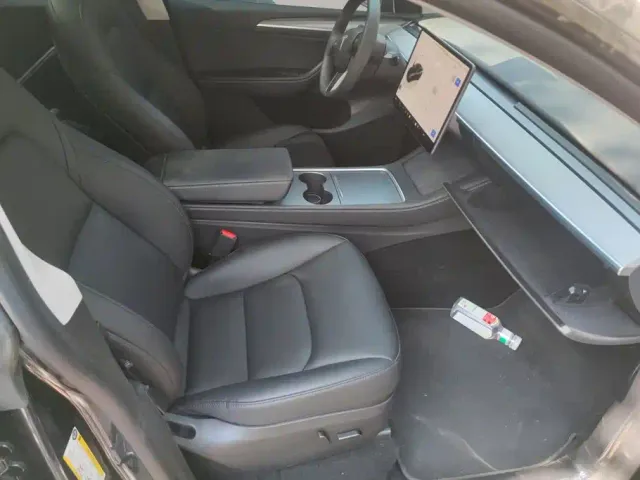 Tesla Model Y — Фото автомобиля 8