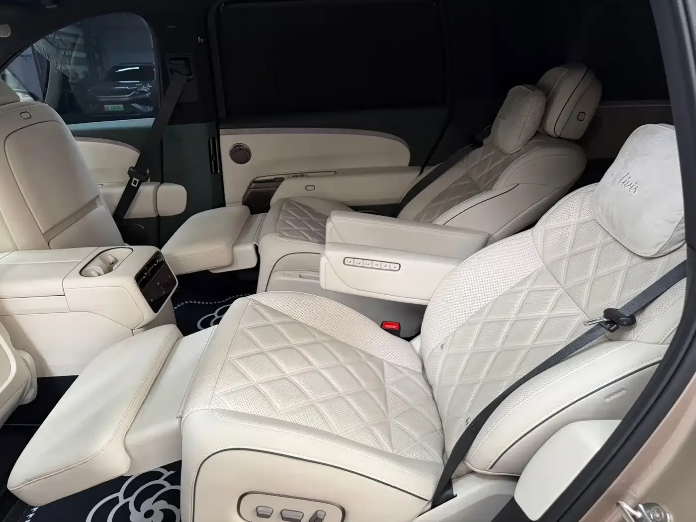 Li Auto Li Xiang L9 2026 Base Model — Фото автомобиля 13