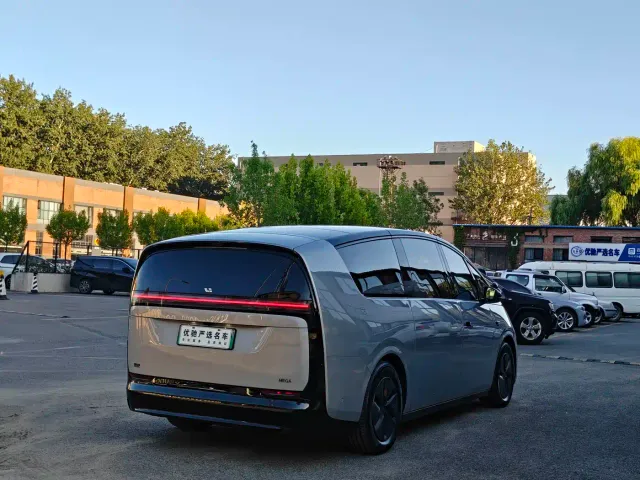 Li Auto MEGA — Фото автомобиля 9