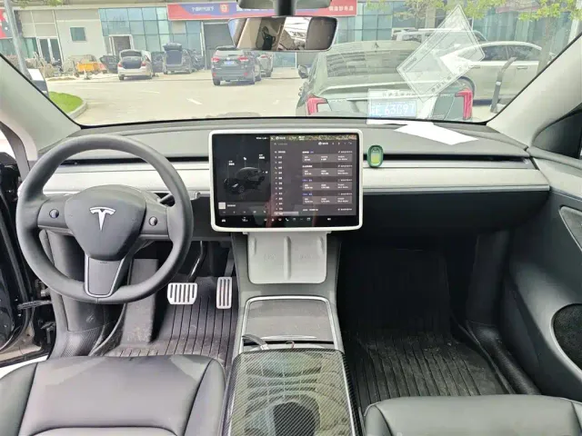 Tesla Model Y — Фото автомобиля 2