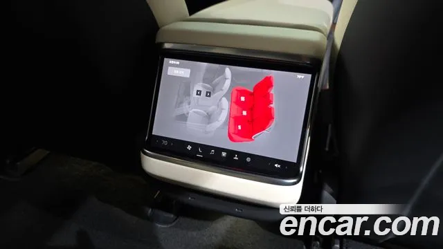 Tesla Model S — Фото автомобиля 24