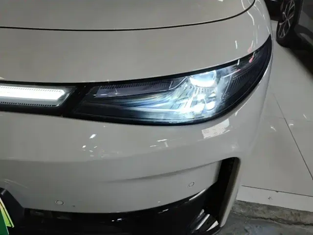 Leapmotor C10 — Фото автомобиля 23
