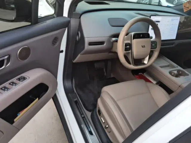Li Auto i6 — Фото автомобиля 15