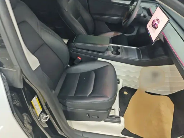 Tesla Model Y — Фото автомобиля 24