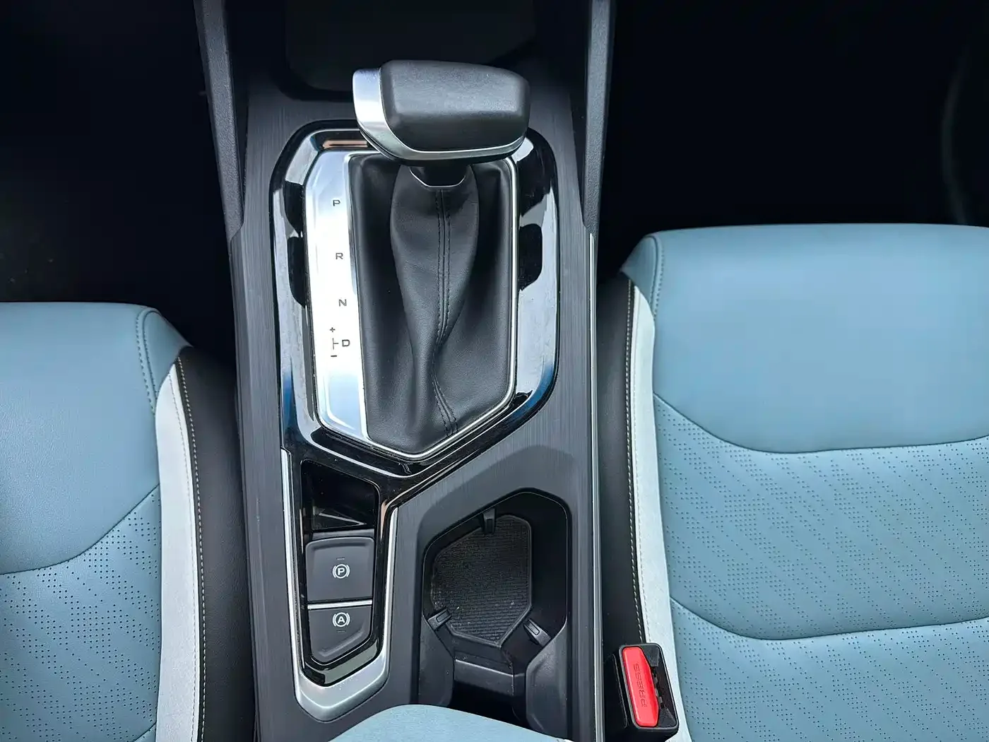 Geely Emgrand S 2022 1.4T CVT Crossover Player — Фото автомобиля 15