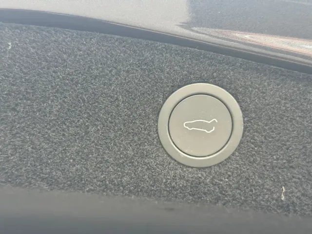 Tesla Model 3 — Фото автомобиля 14