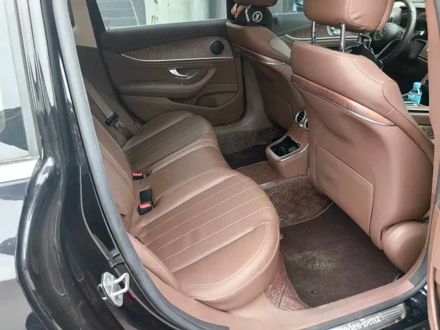 Mercedes-Benz E-Class — Фото автомобиля 2