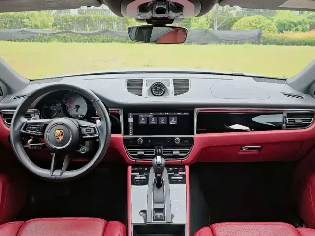 Porsche Macan — Фото автомобиля 11