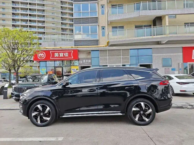 BYD Tang — Фото автомобиля 3