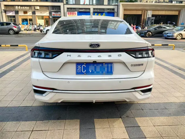 Ford Mondeo 2025 1.5T EcoBoost Luxury — Фото автомобиля 8