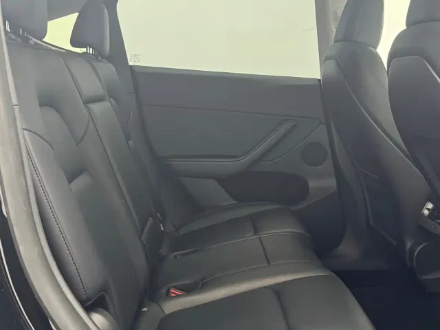 Tesla Model Y — Фото автомобиля 15