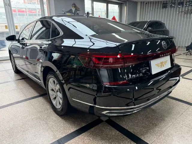 Volkswagen Passat — Фото автомобиля 4