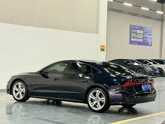 Audi A7L — Фото автомобиля 10