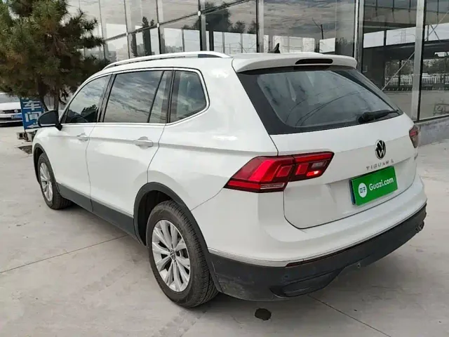 Volkswagen Tiguan L — Фото автомобиля 4