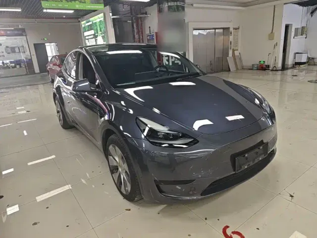 Tesla Model Y — Фото автомобиля 3