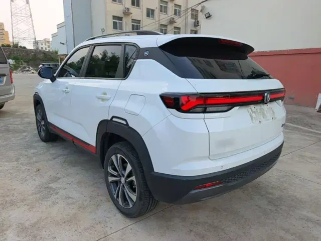 Changan CS35 Plus — Фото автомобиля 4