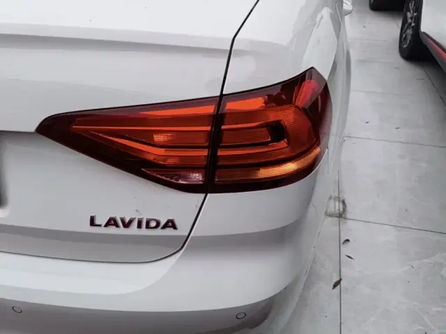 Volkswagen Lavida — Фото автомобиля 7