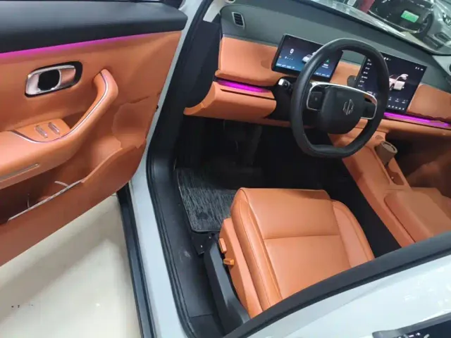 Leapmotor C10 — Фото автомобиля 15