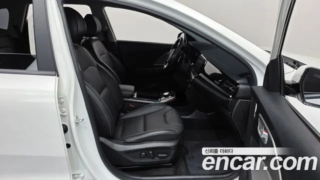 Kia Niro — Фото автомобиля 16