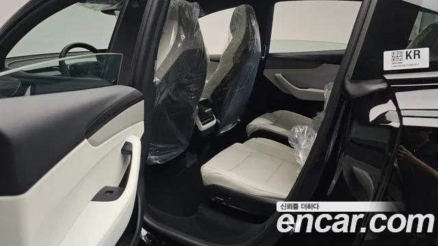 Tesla Model Y — Фото автомобиля 25