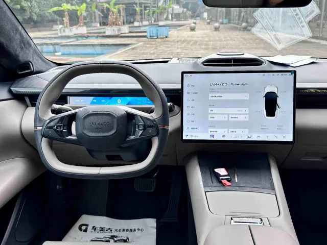 Lynk & Co Z10 — Фото автомобиля 14