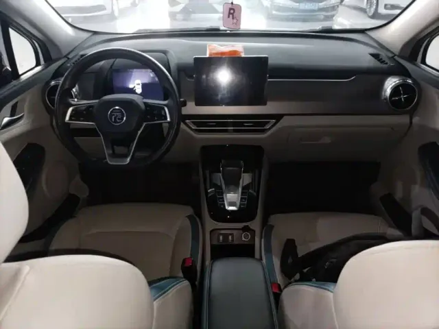 BYD Yuan Pro — Фото автомобиля 9